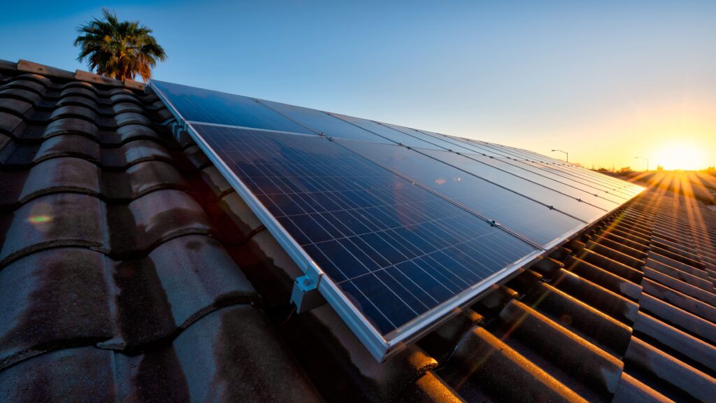 instalación de paneles fotovoltaicos de energía solar para industriales y residenciales